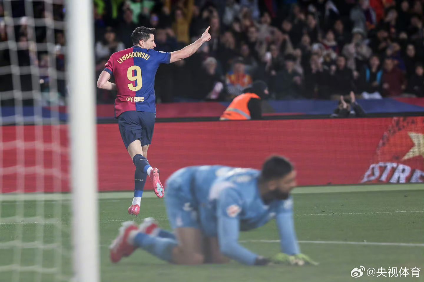 c7.app包含赛后突围战来临，费耶诺德围绕法国杯强势反弹，震撼外界，临场指挥获称赞的词条